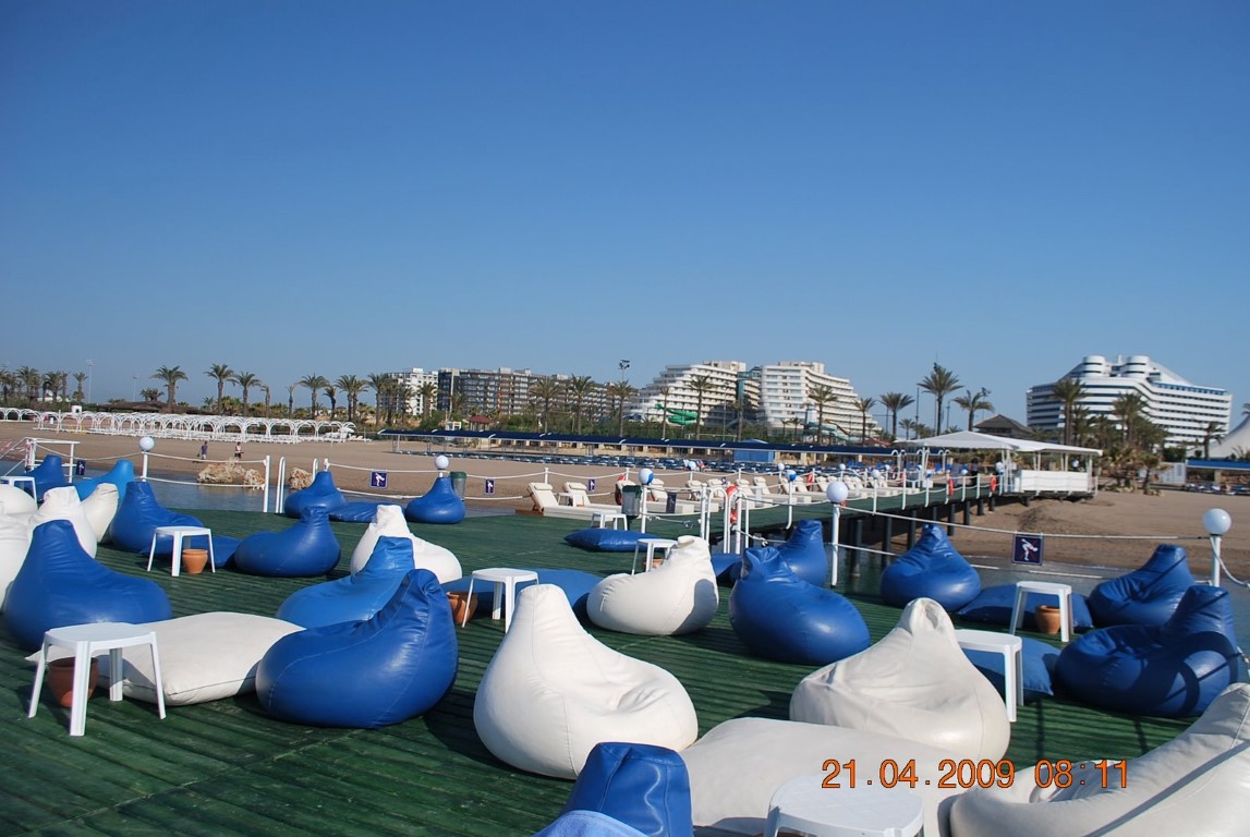 imagini hotel TITANIC LARA